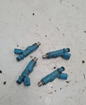 Toyota Yaris Fuel injectors set 232502320