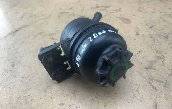 BMW 3 E90 E91 Power steering fluid tank/reservoir 6768094 32416768094 32416851218