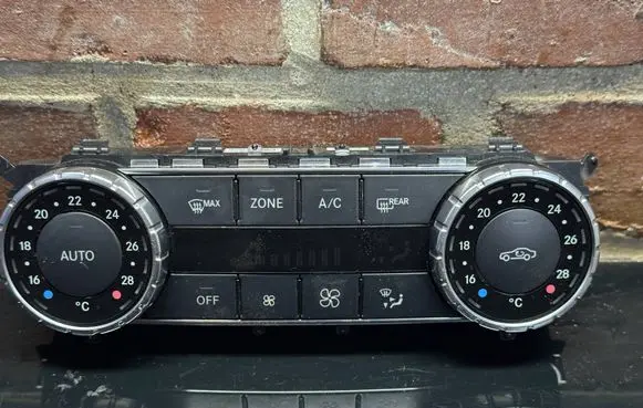 Mercedes-Benz C W204 Climate control unit A2049006608 SW201200 Q01HW3810