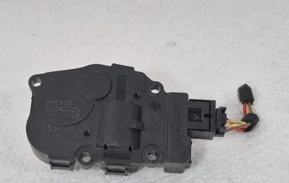 Audi A4 S4 B8 8K Air flap motor/actuator EFB330 B5HR 25042008