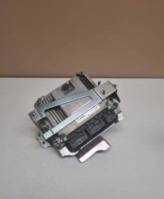 Nissan Qashqai Engine control unit/module 0281032827