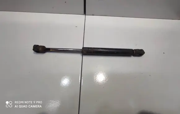 Audi A4 S4 B5 8D Tailgate/trunk strut/damper 8D5827552A