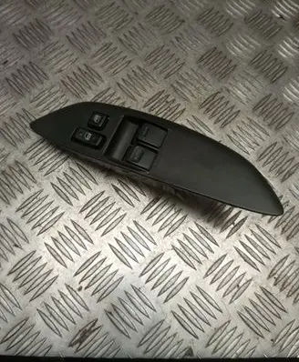 Toyota Yaris Electric window control switch 0013U0D