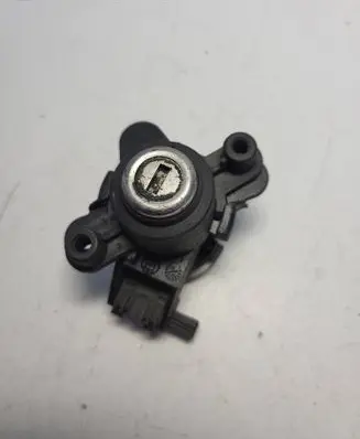 BMW 5 E60 E61 Tailgate exterior lock 8196052