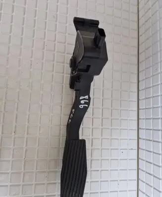 Opel Insignia B Accelerator throttle pedal 84657610 545334844 9210400000000X
