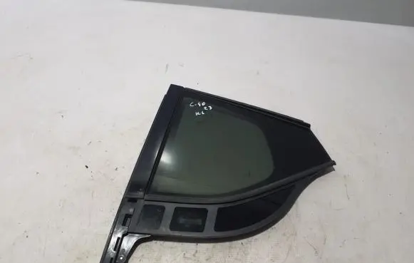 Rear vent window glass