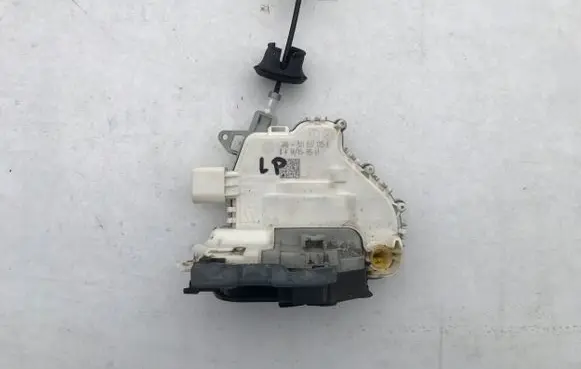 Audi Q7 4L Front door lock 8J1837015E