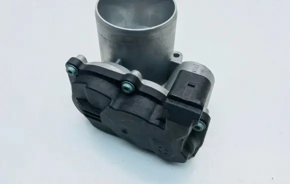 Volkswagen Jetta VI Throttle valve 04E133062A