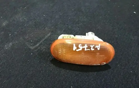 Mitsubishi Colt Front fender indicator light