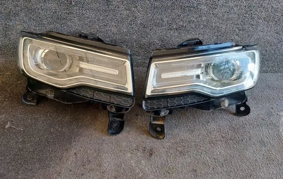 Jeep Grand Cherokee Headlight/headlamp 68144709AE 68144708AE