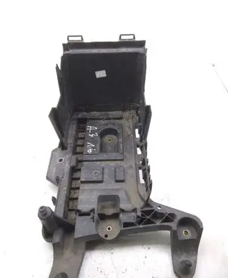 Audi A3 S3 A3 Sportback 8P Battery tray 1K0915333