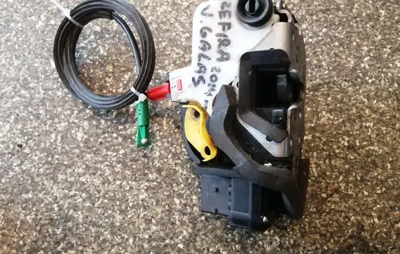 Opel Zafira C Rear door lock