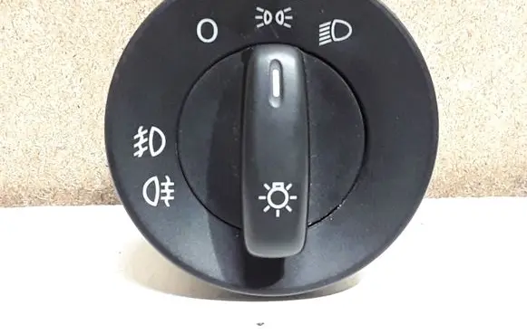 Skoda Octavia Mk2 (1Z) Light switch 1Z0941431C