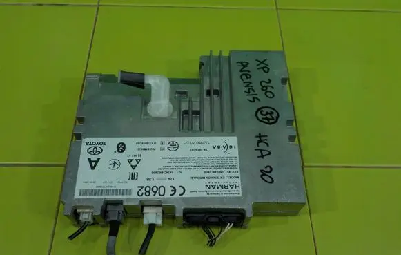 Toyota Avensis T270 Central body control module 6434CBE2808 XP260