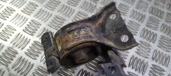Engine mount bracket