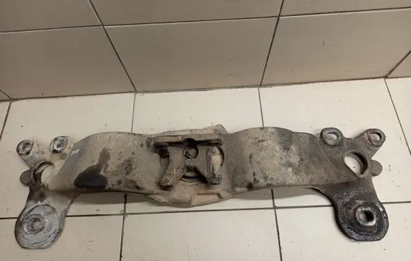 Audi A4 S4 B6 8E 8H Gearbox mounting bracket 8E0399263AB