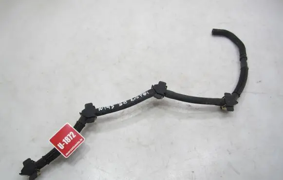 Volkswagen PASSAT B8 Fuel injector supply line/pipe 