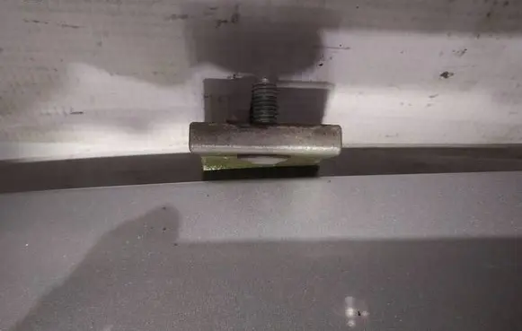 Volkswagen Polo IV 9N3 Tailgate/trunk/boot hinge