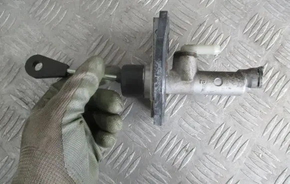 Hyundai i30 Clutch slave cylinder 