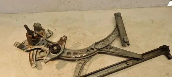 Volkswagen PASSAT B4 Front door manual window regulator 357837401