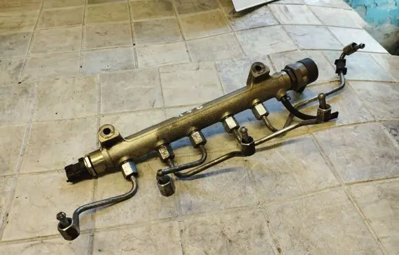 Mercedes-Benz A W168 Fuel main line pipe A6680700095 0445214005