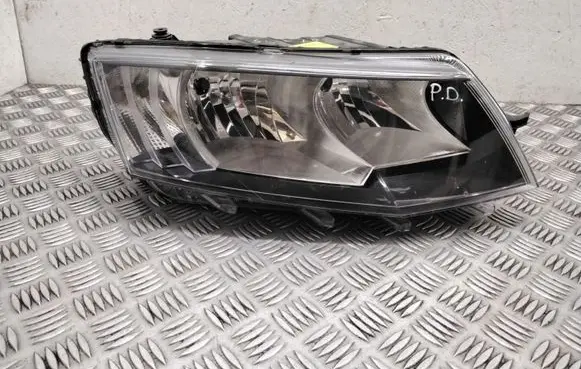 Skoda Octavia Mk3 (5E) Headlight/headlamp 5E1941018 130702424300 LE1136275