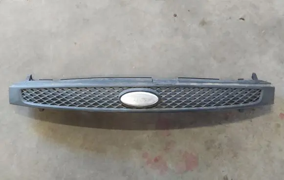 Ford Fiesta Front bumper upper radiator grill