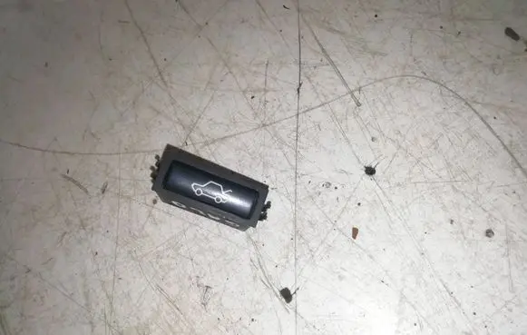 Tailgate opening switch