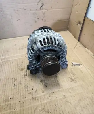 Volkswagen Golf IV Generator/alternator 028903028E 0124515010