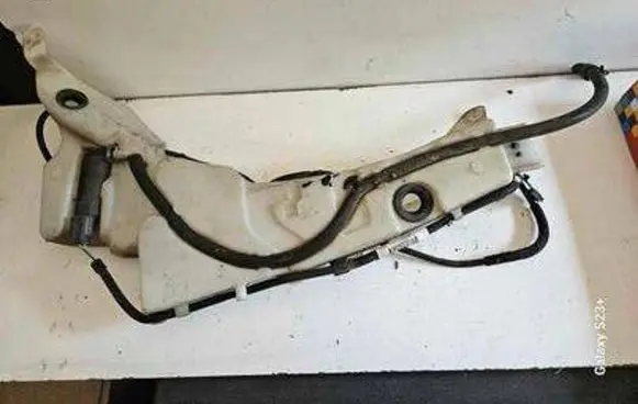 Ford Focus Windshield washer fluid reservoir/tank 4M5113K163