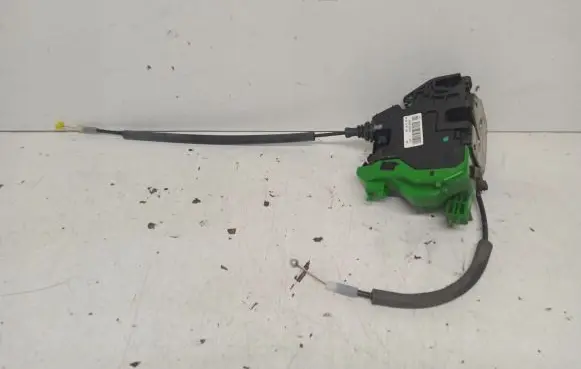 KIA Carens III Front door lock 88310-A4050