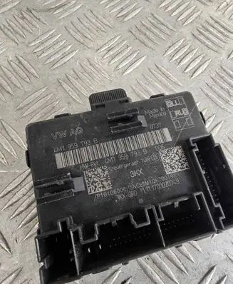 Audi A4 S4 B9 Door control unit/module 4M1959793B