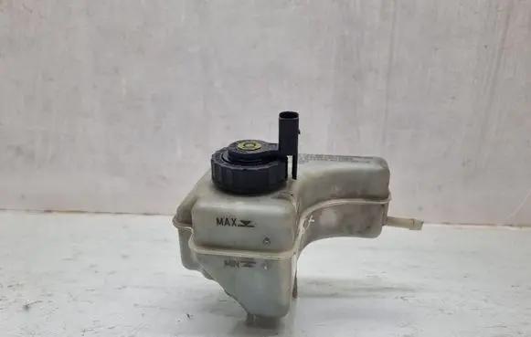 Volkswagen Golf Plus Brake fluid reservoir 1K2611349A 3C1611301