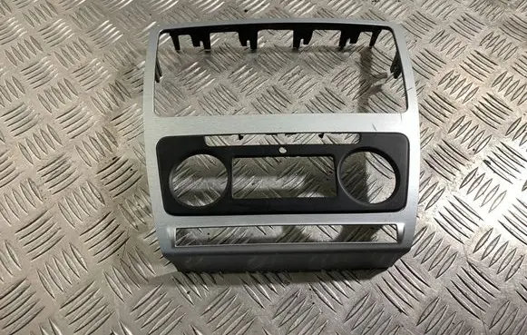 Skoda Octavia Mk2 (1Z) Radio/GPS head unit trim 1Z0858069DF