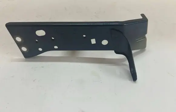 Mazda 3 III Fender mounting bracket
