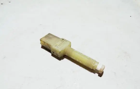 Audi A6 S6 C4 4A Brake pedal sensor switch 443945515