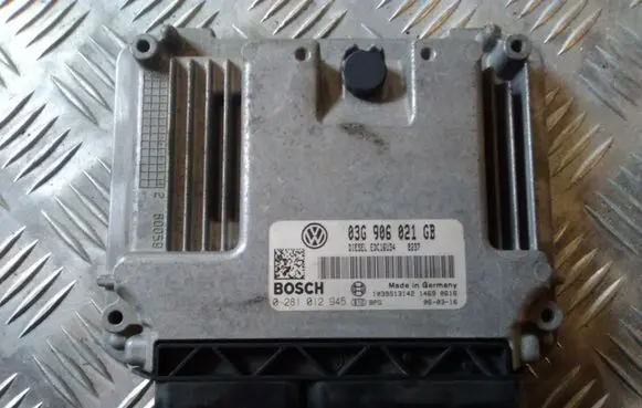 Volkswagen Touran I Engine control unit/module 03G906021GB 0281012945