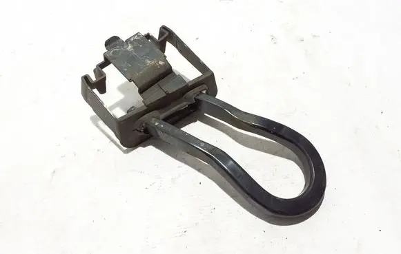 Chevrolet Silverado Towing hook eye 87866641