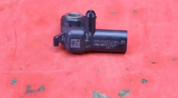 Sensor
