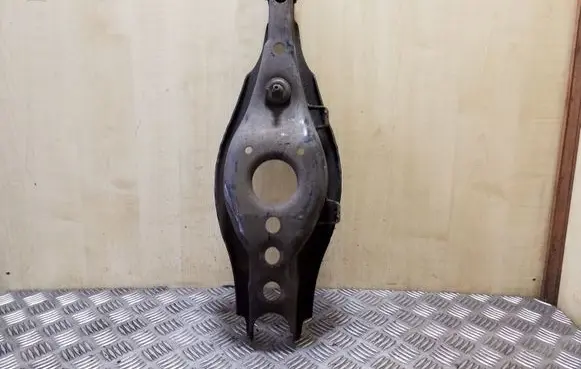 Toyota Avensis T270 Rear upper control arm/wishbone