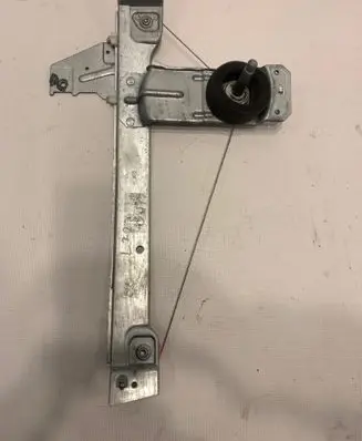 Rear door manual window regulator