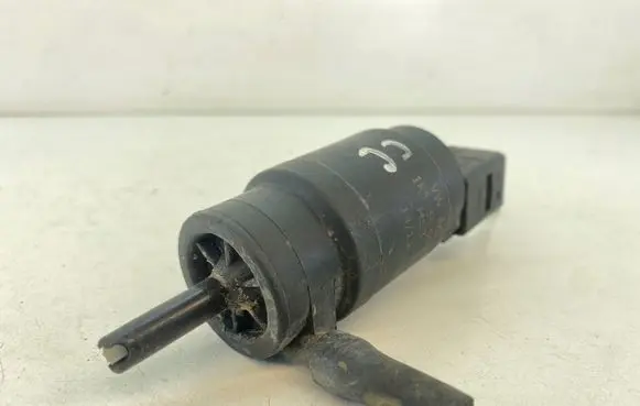 Volkswagen PASSAT CC Windscreen/windshield washer pump 1K5955651