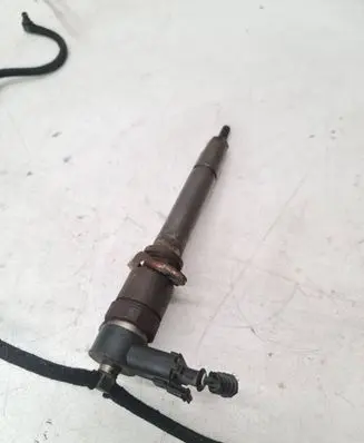 Volvo S60 Fuel injector 8658352