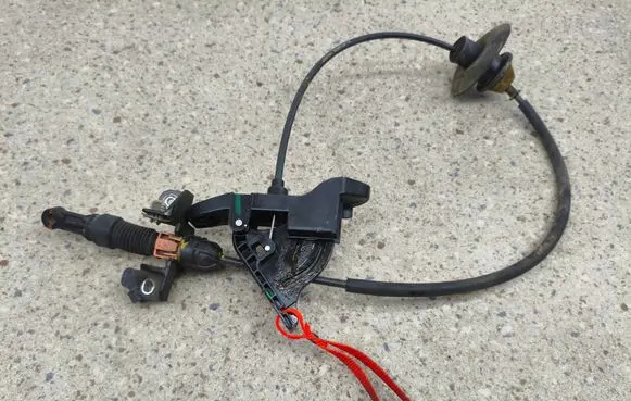 Chrysler Pacifica Hand brake release cable 68273043AA