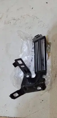 BMW 1 F20 F21 Fender mounting bracket 7284649