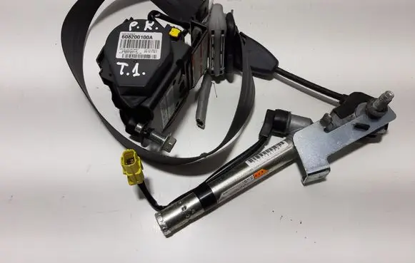 Honda CR-V Front seatbelt