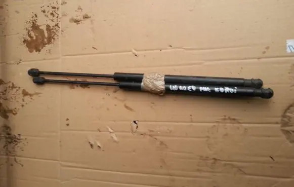 Ford Mondeo MK IV Tailgate strut 