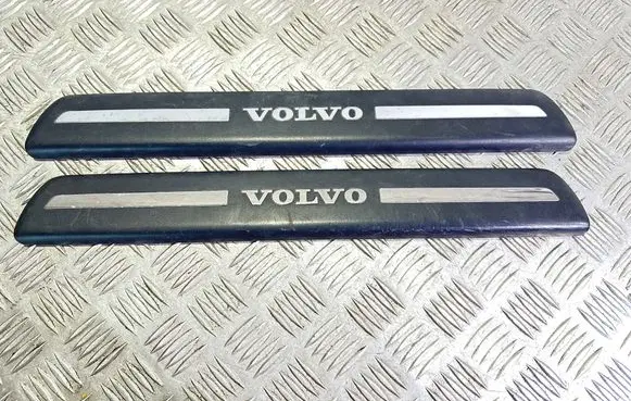 Front sill trim cover