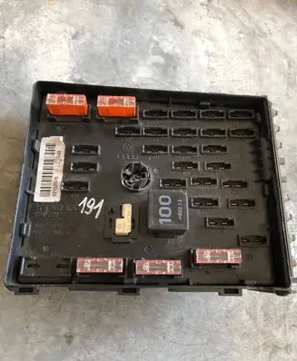 Volkswagen PASSAT B6 Fuse module 3C0937125 635X2777