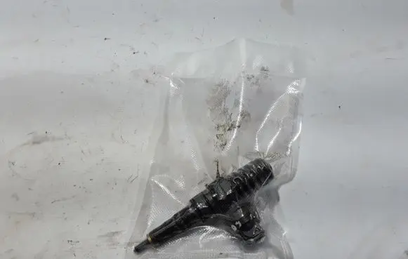 Volkswagen Caddy Fuel injector 038130073BN